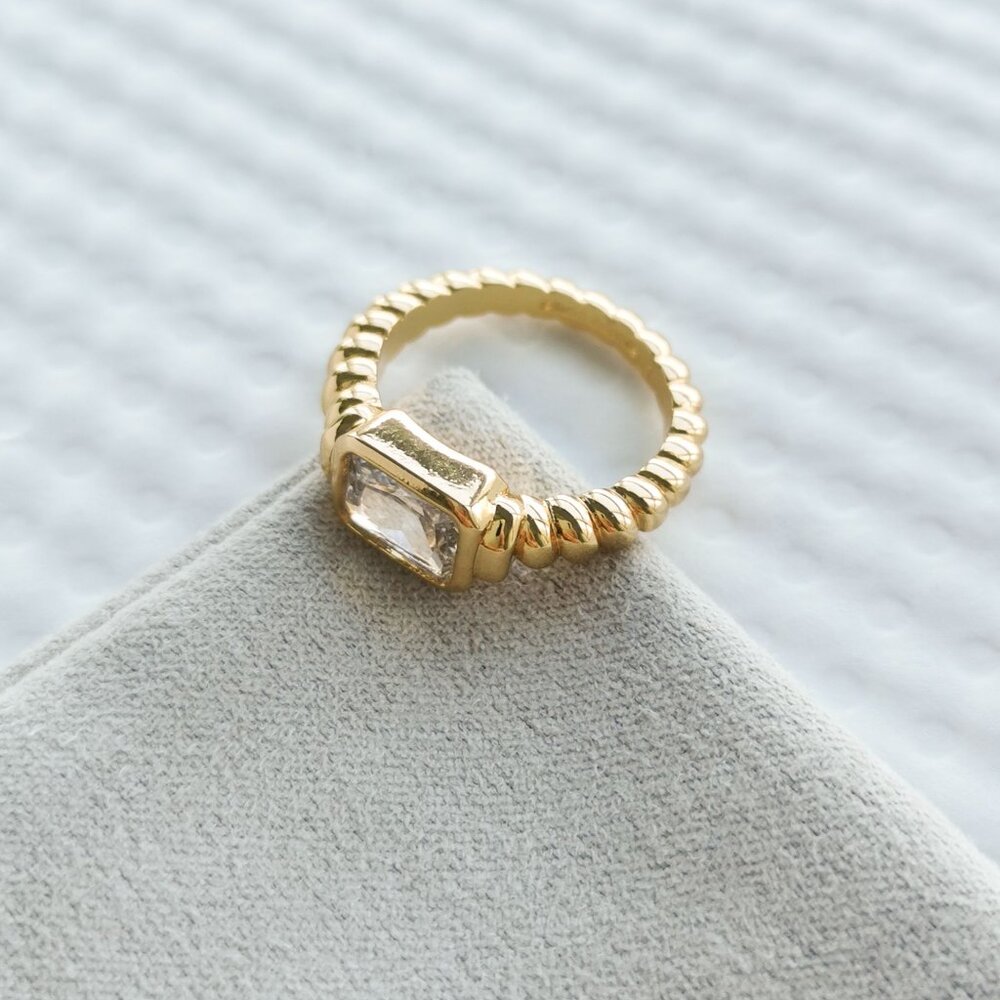 Alicia Bonnie Gold White Crystal Aurora Ring NEW